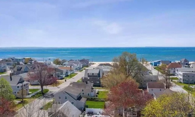 Old Lyme House | 4 BED/2 BATH -PRIVATE BEACH: OLD COLONY