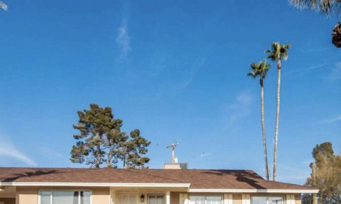 Tempe House | 4 bed 2 bath with pool and gym all private