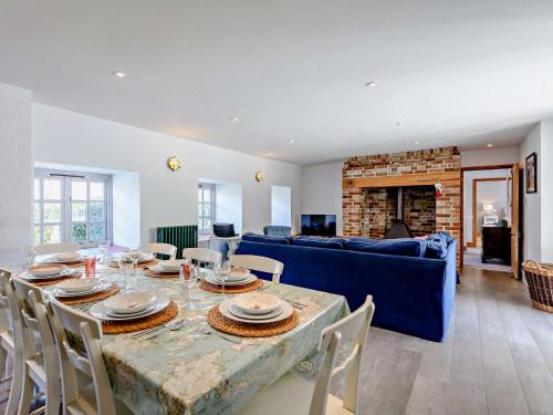 West Lulworth House | 4 Bed in Lulworth Cove DC176