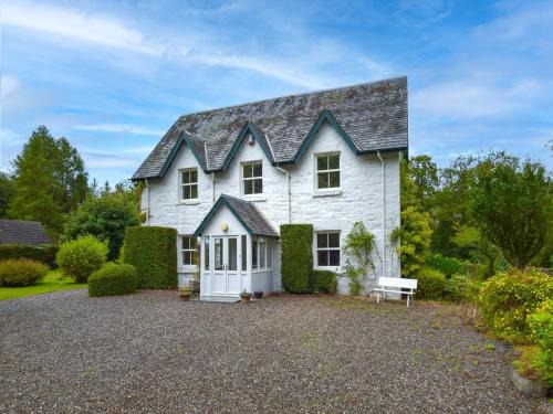 Tummel Bridge House | 4 Bed in Pitlochry 89750