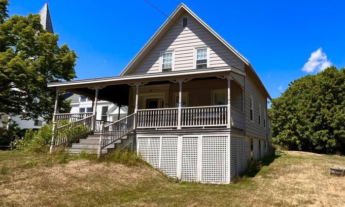 Tenants Harbor House | 4 bedroom, 2 bath, in the village of Tenants Harbor