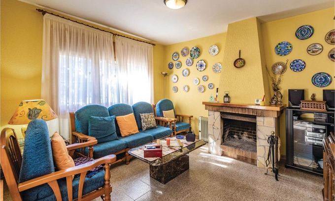 Mont Barbat House | 4 bedroom accommodation in Maçanet de la Selva
