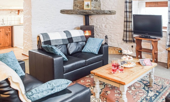 Llanybydder Cottage | 4 bedroom accommodation in Llanllwni