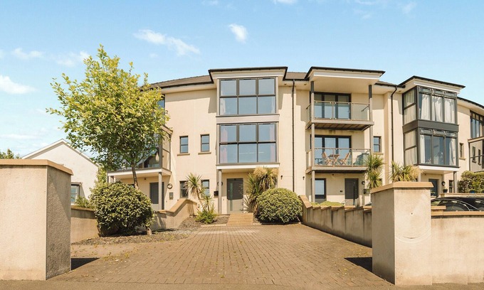 Pembroke Dock Cottage | 4 bedroom accommodation in Pennar