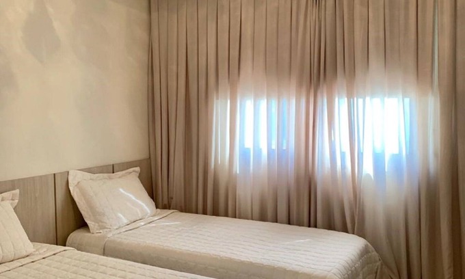 Itapema Apartment | 4 bedroom apartment block sea in the Center of Meia Praia