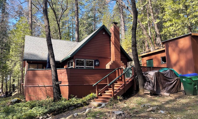 Twain Harte Cabin | 4-bedroom cabin in charming Twain Harte with WiFi, great for friends and family