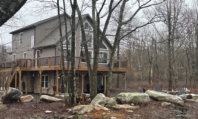 Sybertsville Ski Chalet | 4 bedroom chalet in charming Eagle Rock Resort EAGLE ROCK PROPERTY OWNERS ONLY!