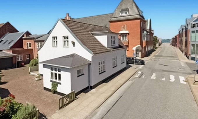 Logstor House | 4 bedroom cozy home in Løgstør
