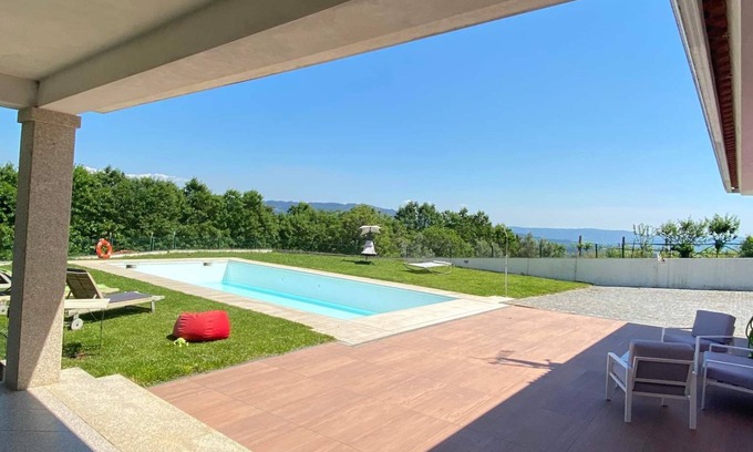 Vila Verde House | 4 Bedroom Private vacation home in SÃ£o Miguel do Prado
