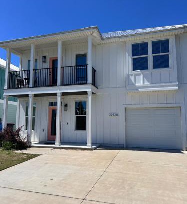 Sunnyside House | 4 bedroom pool home that sleeps 13 located just minutes from the beaches and 30a, game room