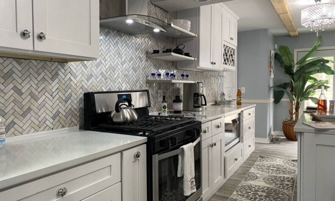 Michiana House | (4 bedrooms and 2 full baths; sleeps 11)