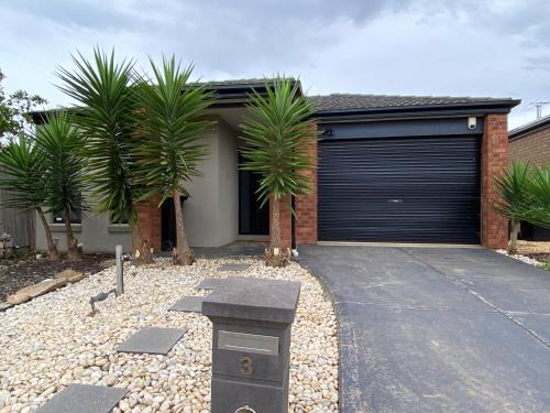 Kurunjang House | 4 Beds-Whole House-Colonus Street-Kurunjang-Less than 30 minutes from Melbourne international airport