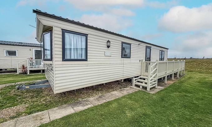 Anderby Creek House | 4 berth caravan for hire at Sunkist Holiday Park near Skegness ref 42084S