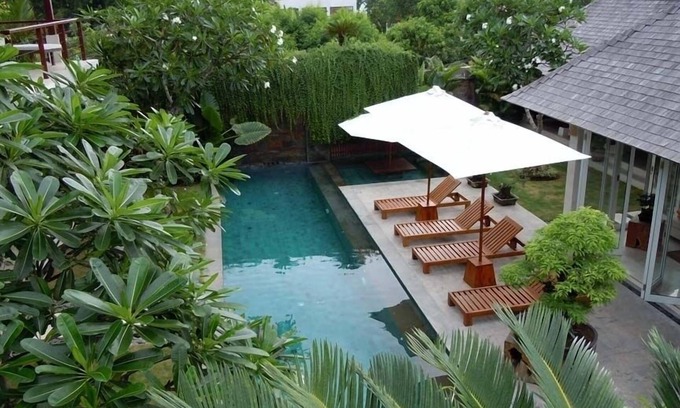 Batubelig Villa | 4 BR, 250m from beach, Staff & Relaxe