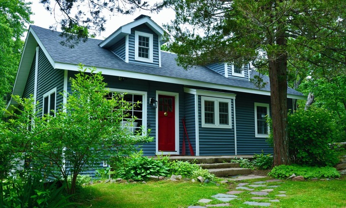 Cape Neddick House | 4 BR Renovated Home, Sleeps 10 - Walk to Perkins Cove, Ogunquit, Cape Neddick