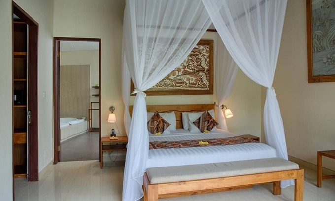 Kedewatan Villa | 4 BR Royal Private Villa Nice view of the Square
