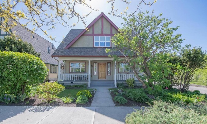 Vernon Cottage | 4 BR w/ AC Steps From the Lake
