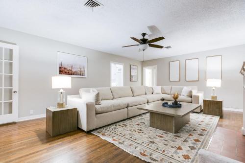 San Angelo House | 4 BR with 3 BA Turf Backyard New