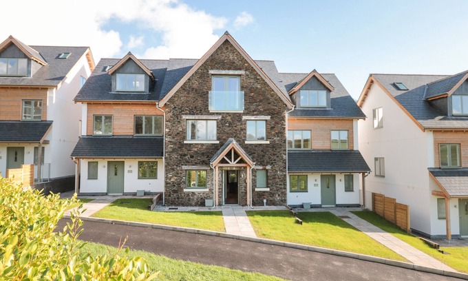 Bugford Cottage | 4 COURT TERRACE, HILLFIELD VILLAGE, family friendly in Dartmouth