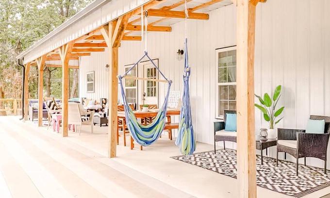 Hoyt House | 4+ Guest ~ 1BR & 1SH, Comfy Lake Gem: Hot Tub, Beach Access, Games, & more