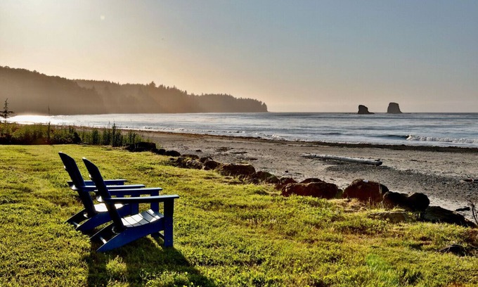 Neah Bay House | 4 guest · Eddie Bauer's former Beachfront Cottage