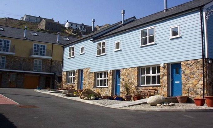 Sennen Cove Cottage | 4 Harbour Mews Sleeps 6 (3 Bedrooms)