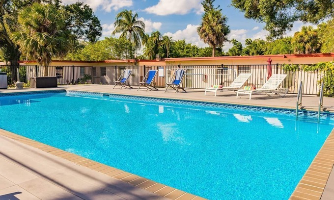 Edgewood Apartment | #4 Heated Pool, Large Yard, 2BR+sunroom/office