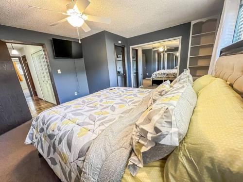 Northeast Colorado Springs Villa | 4 King beds/6Bdrm & 3Ba/Your Ideal Family Getaway