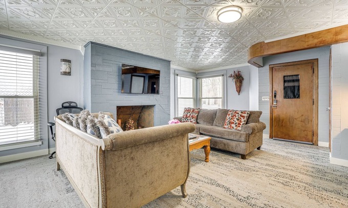 Kalamazoo Apartment | 4 Mi to Dtwn Kalamazoo: Central Apt