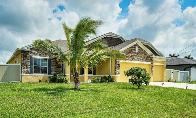 Mariner House | 4 Mi to Golf: Gem w/Pool & Lanai in Cape Coral