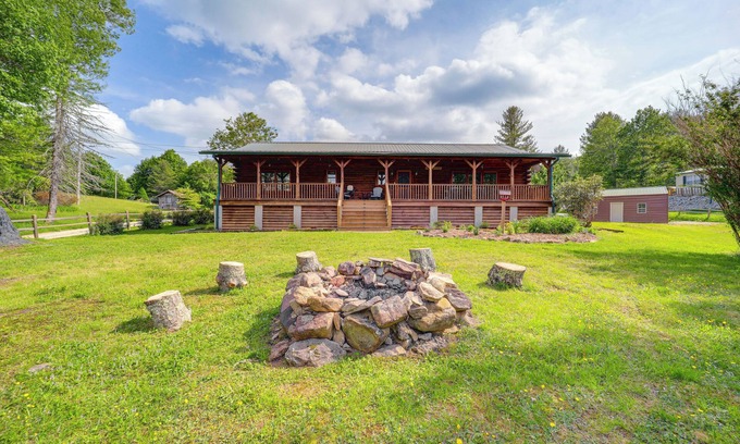 Newland Cabin | 4 Mi to Grandfather Mountain: Cabin in Newland!