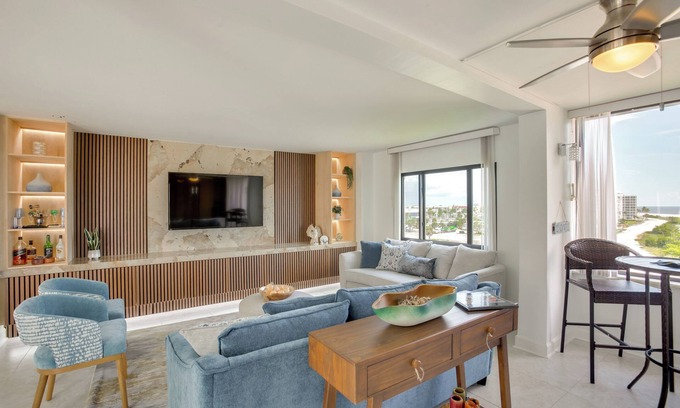 South Island Condo | 4 Mi to Lovers Key SP: Modern Condo w/Ocean Views