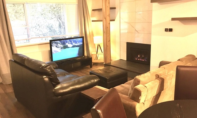 South Surrey House | 4 mins to the Beach & Canada’s Longest Pier! Pet-friendly! Near many amenities!