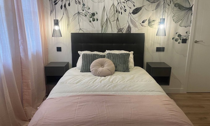 Villa de Vallecas Condo | 4 minutes walk from the subway, 3 bedrooms with en suite bathroom