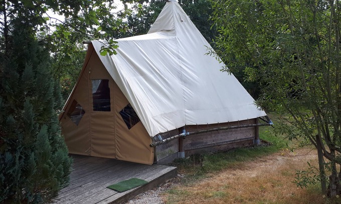 Le Clerjus Cabin | 4-person Apache hut in an estate with indoor swimming pool