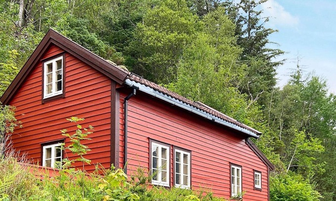 Solund House | 4 person holiday home in HARDBAKKE