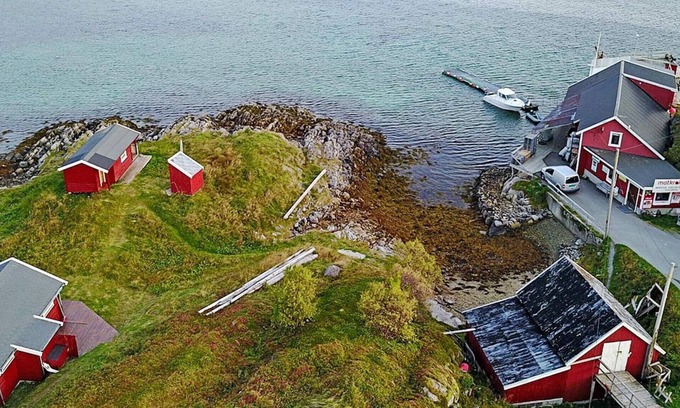 Tromso House | 4 person holiday home in Rebbenes