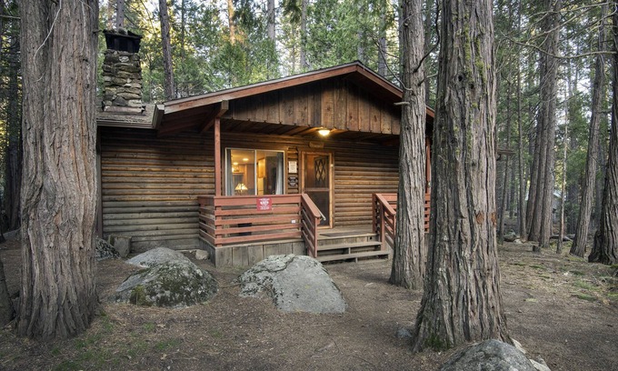 North Wawona Cabin | (4) Pine Creek Cabin at The Redwoods In Yosemite