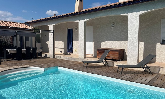 Palau-del-Vidre House | 🏡 4-sided villa with private pool in Palau del Vidre