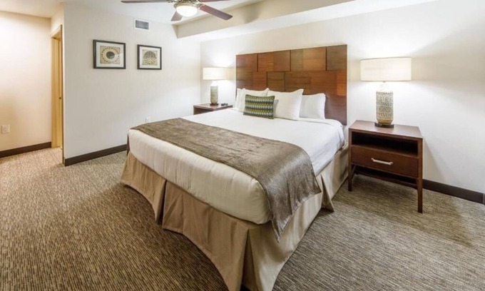 North Scottsdale Hotel | 4 Spacious Villas with Full Kitchen & Balcony l Splash Pool & Resort Amenities
