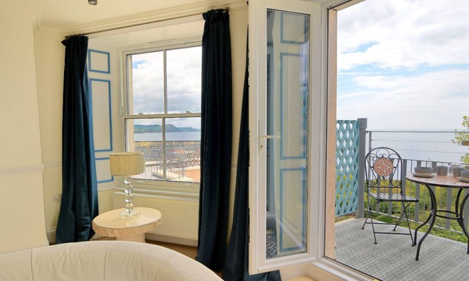 Lyme Regis Cottage | 4 ST MICHAELS HOUSE, romantic, country holiday cottage in Lyme Regis