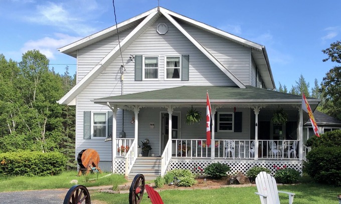 Murray Harbour Bed & Breakfast | 4 Star Forest & Lake PEI B&B: Lakeview Room, Prince Edward Island