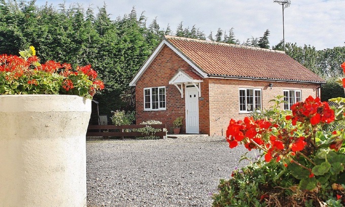 Spilsby Cottage | 4 Star Rated Detached Holiday Cottage, 1 Bedroom + Sofa Bed Sleeps 2/4