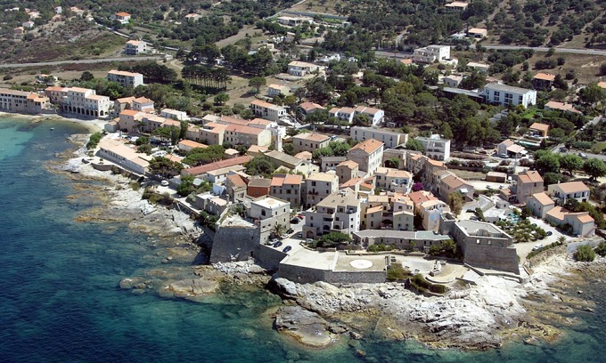 Algajola Apartment | 4- to 6-person apartment just a few metres from the sea