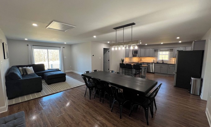 Orson House | 40 acres, sleeps 20, minutes from Elk, fishing streams, rails to trails .