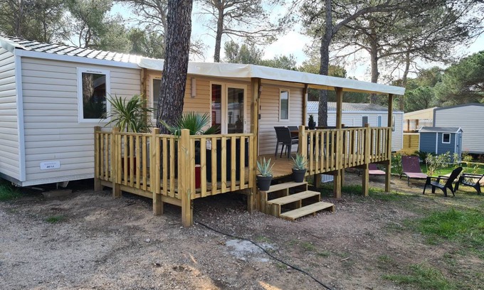 Puget-sur-Argens RV Rental | 40 m² Mobile home ∙ 3 bedrooms ∙ 6 guests