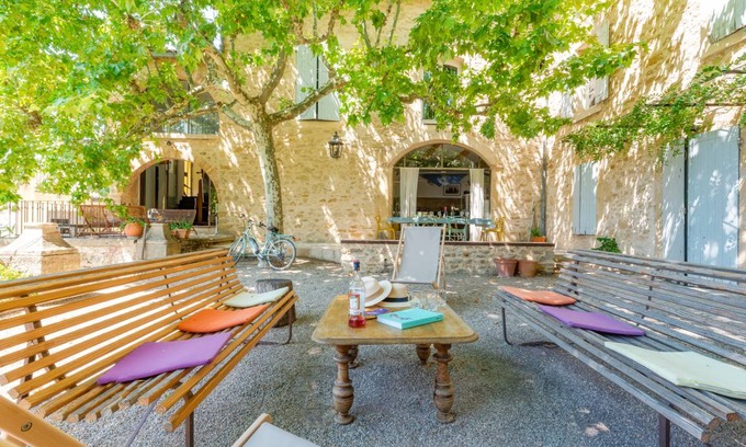 Serignan-du-Comtat House | 400 m² House ∙ 6 bedrooms ∙ 10 guests