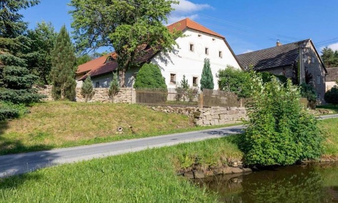 Clunek House | 400 m² House ∙ 1 bedroom ∙ 8 guests