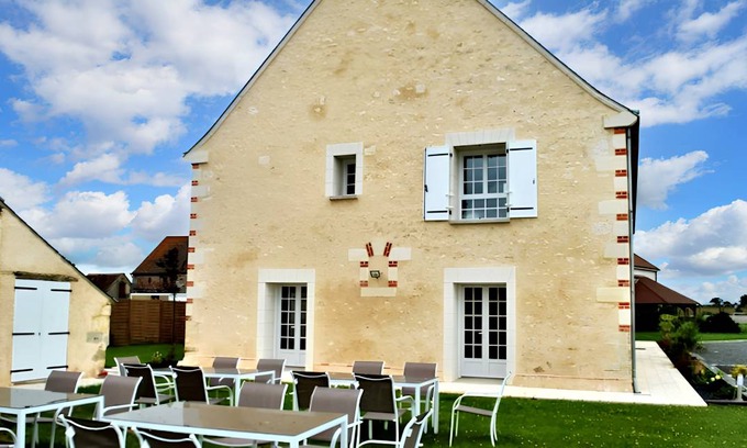 Saint-Epain House | 408 m² House ∙ 11 bedrooms ∙ 27 guests