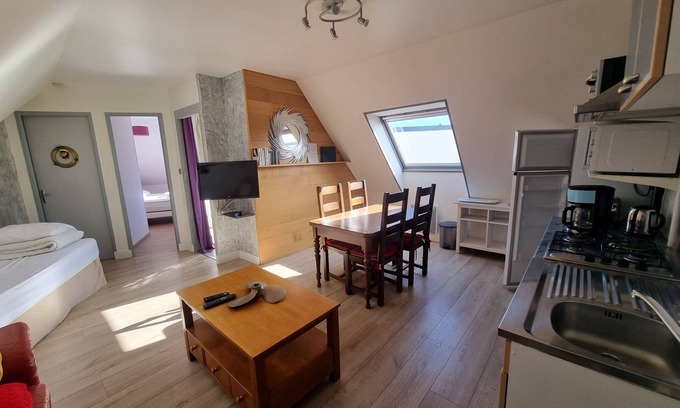 Le Conquet Apartment | 40m2 apartment 50m from the GR34 and 80m from the sea.private parking.